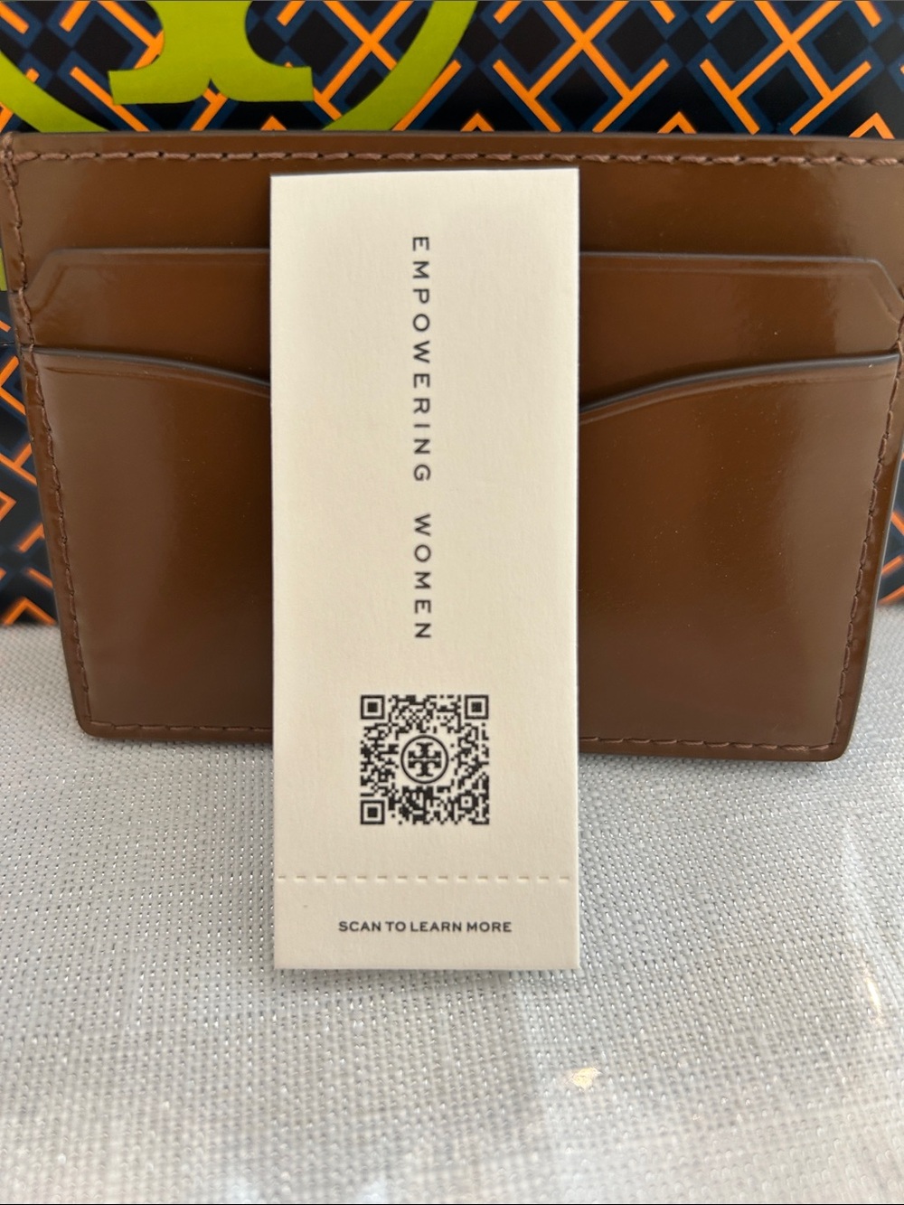 Tory Burch Emerson Patent Slim Card Case - Brown BNWT - Picture 6 of 8